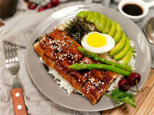 Unagi and avocado mixed rice-eel recipe