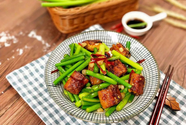 Fried unagi with garlic sprout | chinese unagi recipe