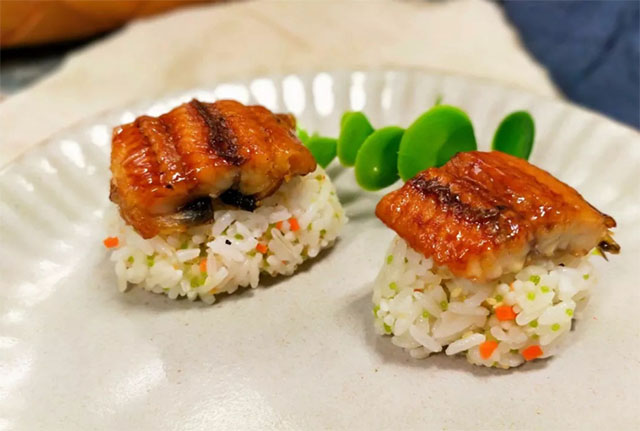 Unagi Japanese eel sushi roll 