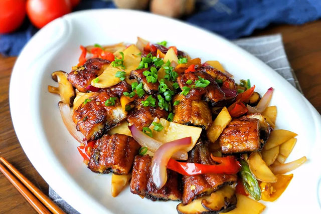 fried unagi with bamboo shoots 