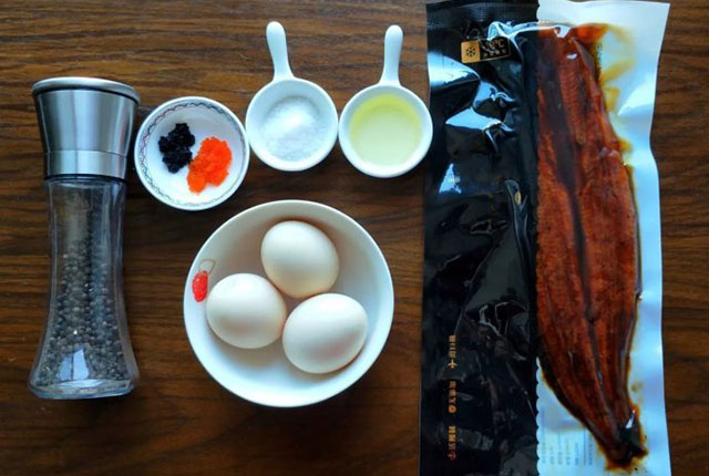 ingredients for steamed egg with eel